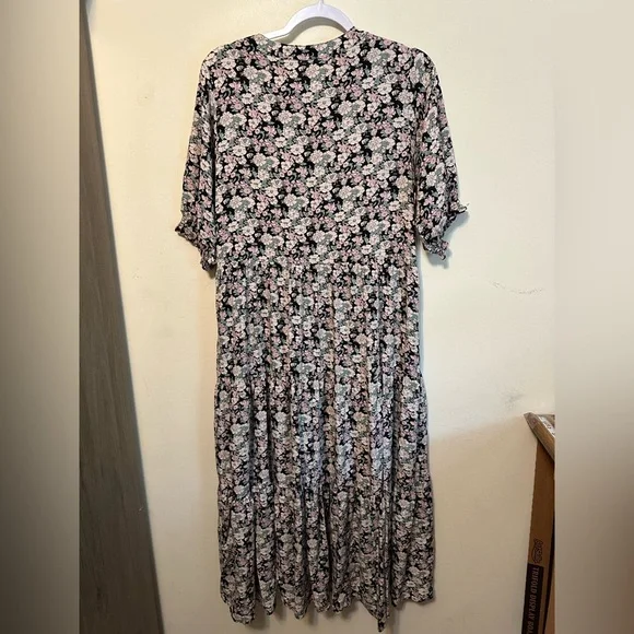 Natural Life Maxi Dress Tiered Size Medium Black and Pink Floral Boho‎ Hippie - Picture 3 of 3